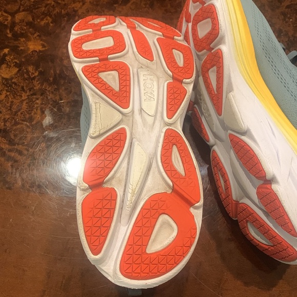 Gently worn pair of men’s Hoka tennis shoes - Picture 7 of 7